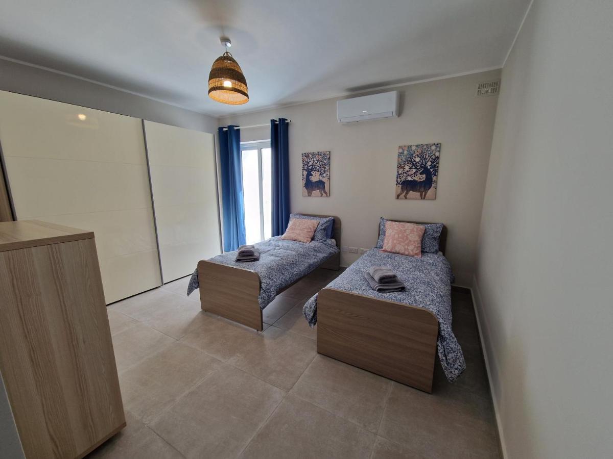 Comfort And Convenience Flat 4 Dad'S Court セント・ポールズ・ベイ エクステリア 写真