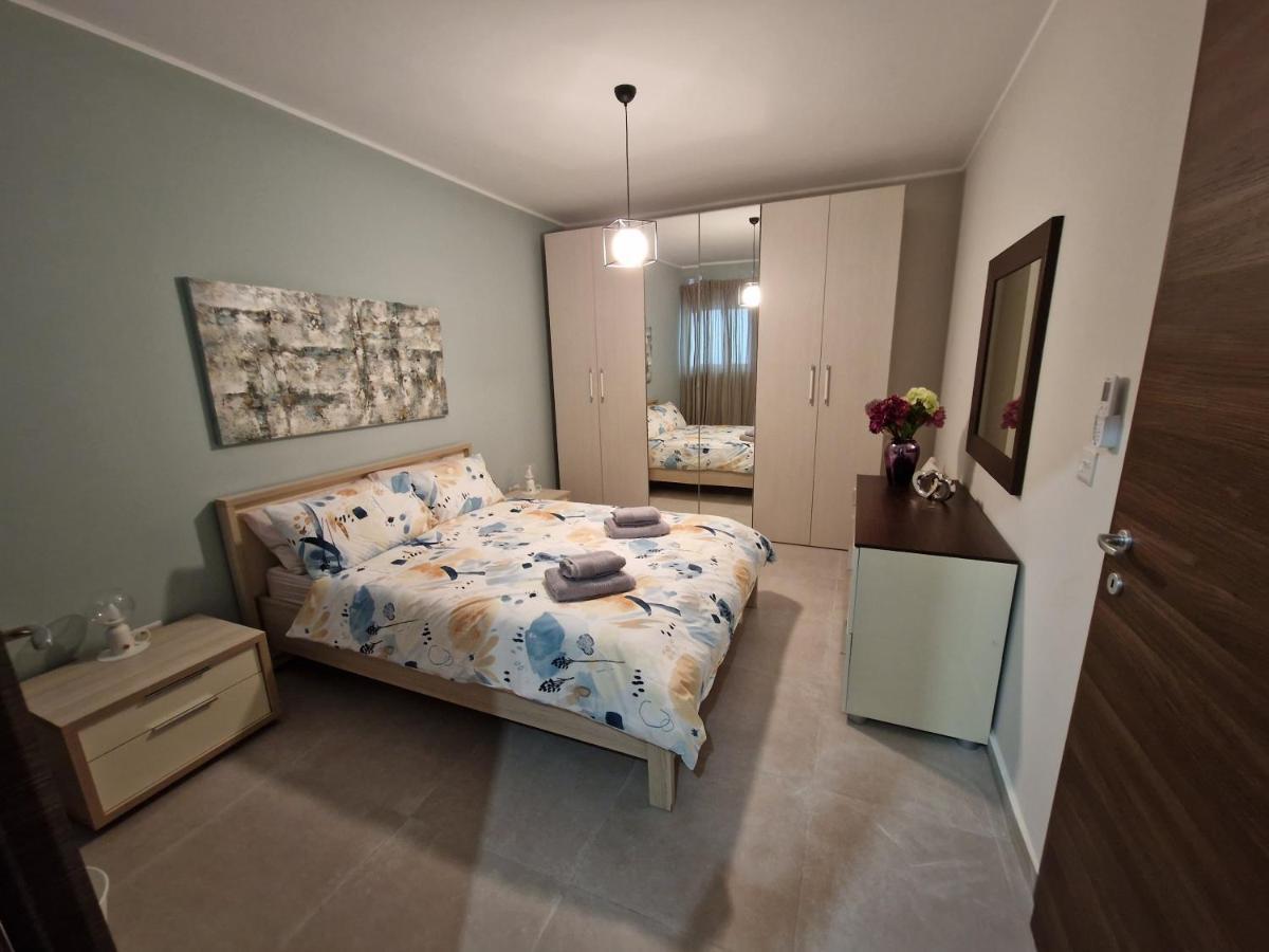Comfort And Convenience Flat 4 Dad'S Court セント・ポールズ・ベイ エクステリア 写真