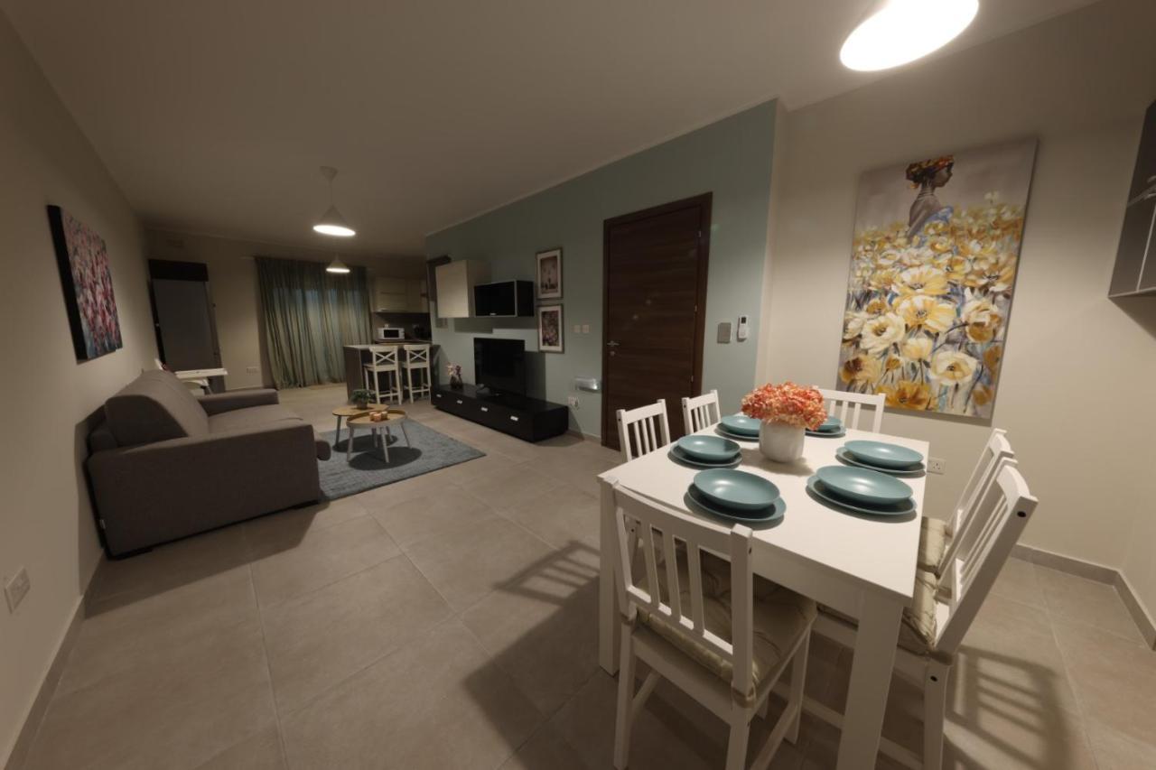 Comfort And Convenience Flat 4 Dad'S Court セント・ポールズ・ベイ エクステリア 写真
