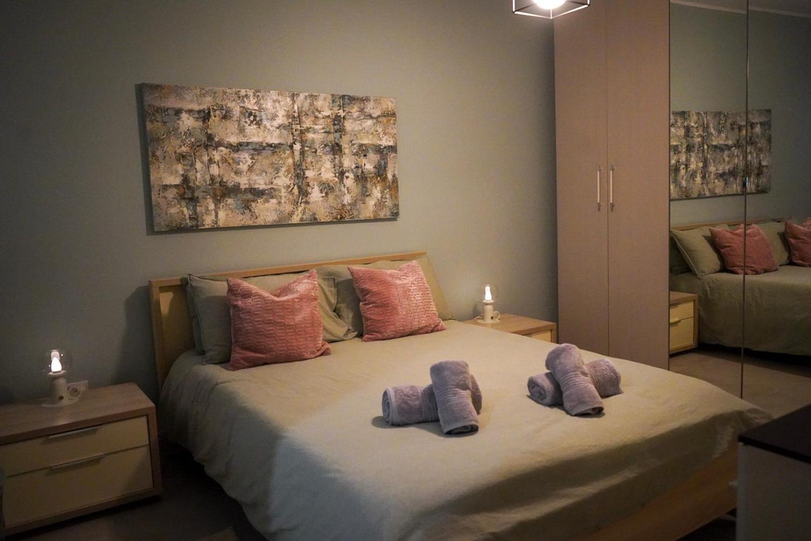 Comfort And Convenience Flat 4 Dad'S Court セント・ポールズ・ベイ エクステリア 写真