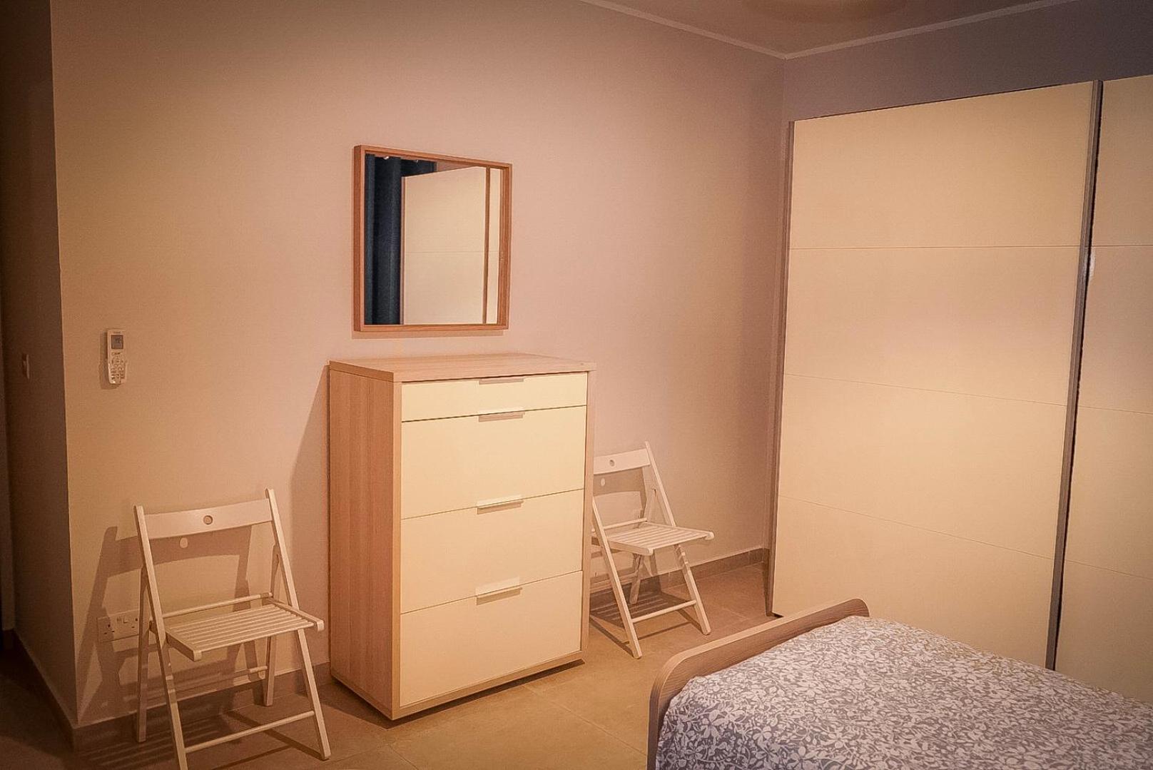Comfort And Convenience Flat 4 Dad'S Court セント・ポールズ・ベイ エクステリア 写真
