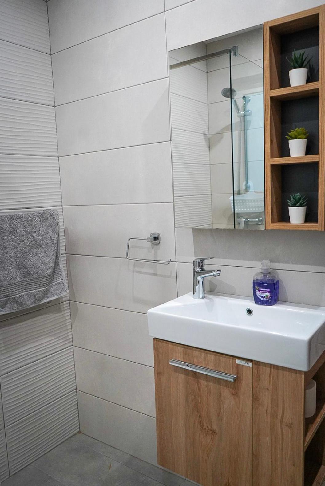 Comfort And Convenience Flat 4 Dad'S Court セント・ポールズ・ベイ エクステリア 写真
